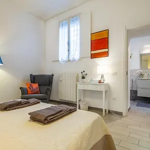 https://nel-cuore-del-centro-storico.emilia-romagnahotels.net