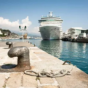https://harbor-house.hotelitalianriviera.com